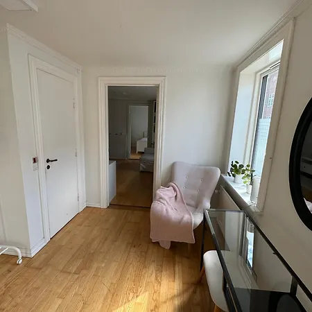 Family House In Center 度假居 Nørresundby